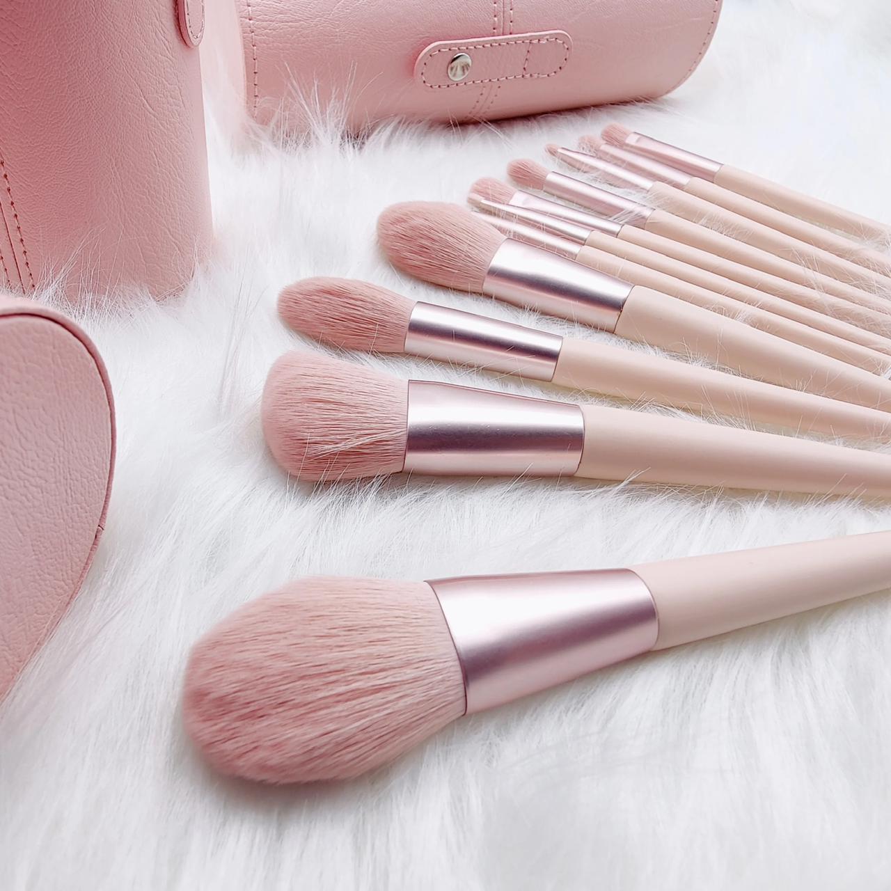 Makeup Brushes - KeyKitss